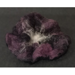 Broszka kwiatek fioletowy ręcznie filcowany