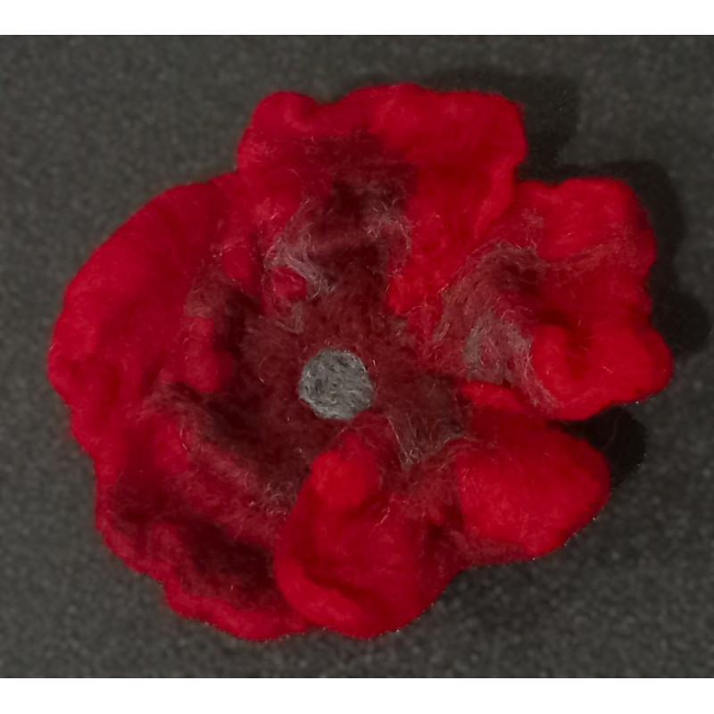 Broszka kwiatek czerwony ręcznie filcowany