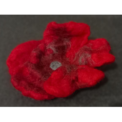 Broszka kwiatek czerwony ręcznie filcowany