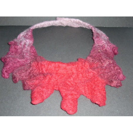 Naszyjnik filcowany ręcznie czerwony