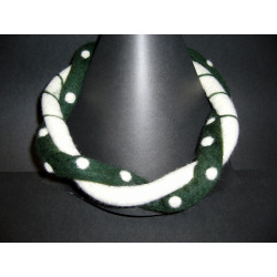 Naszyjnik filcowany ręcznie zielony