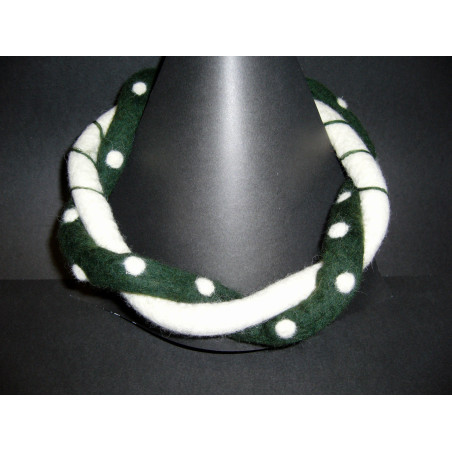 Naszyjnik filcowany ręcznie zielony