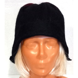 Czapka filcowana ręcznie czarno-czerwona